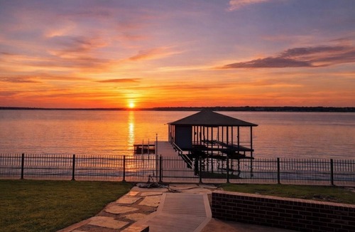 Carolyn Estates House | Beautiful Lakefront Views at Cedar Creek Lake!