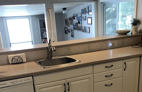 Frontenac Cottage | Beautiful Lakeside Cottage Getaway