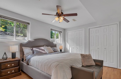 Colebrook House | Beautiful Lakeside 3 Bedroom Cottage