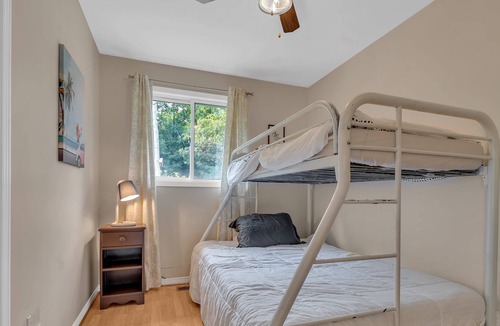 Colebrook House | Beautiful Lakeside 3 Bedroom Cottage