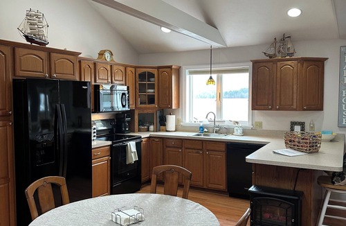 Pembroke Apartment | Beautiful Lakeside Apt between Boston and Cape Cod