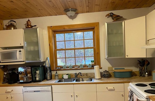 Barkmere Cottage | Beautiful lakeside cottage 30 mins from Mont Tremblant