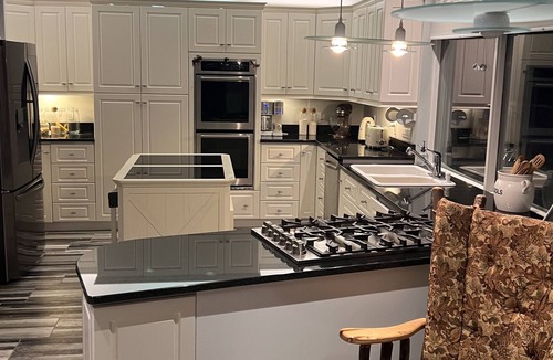 Saint David House | Beautiful Lakeside home