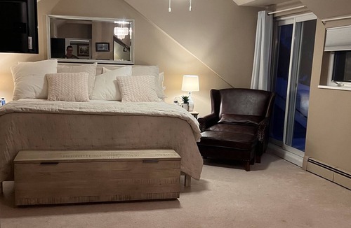 Saint David House | Beautiful Lakeside home