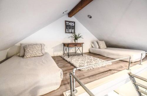 Silverdale Apartment | Beautiful Lakeside Loft