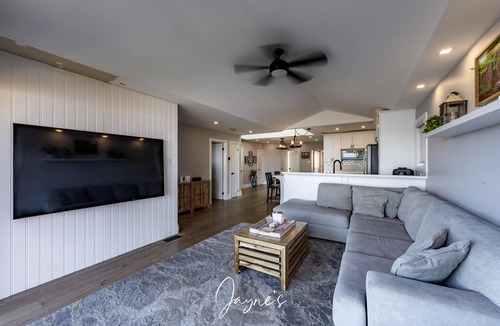Alcona Cottage | Beautiful Lakeside Retreat on Lake Simcoe