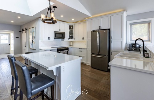 Alcona Cottage | Beautiful Lakeside Retreat on Lake Simcoe