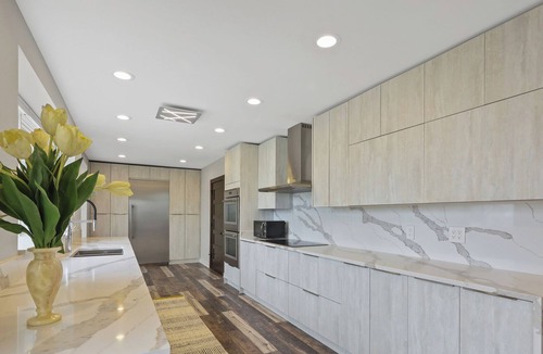 Benton Harbor Villa | Beautiful Lakeview Property with the private beach
