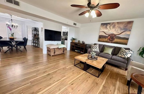 Garland Condo | Beautiful Lakeview 2BR Condo -Modern & Cozy with Pool