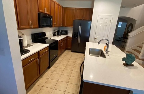 Kissimmee House | BEAUTIFUL LAKEVIEW TOWNHOME, 5 MILES TO DISNEY. FULLY EQUIPED