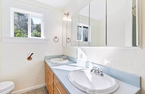 Ashland House | Beautiful Land with creek and woods, sweet home gardens, 1 M to Ashland hospital
