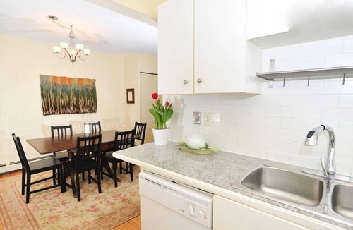 Roncesvalles Village House | Beautiful Large 2000SF Three Bdrm Apt Roncesvalles/High Park