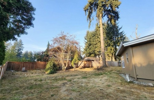 Silver Lake House | Beautiful large 4 bedrooms one level home in Everett.