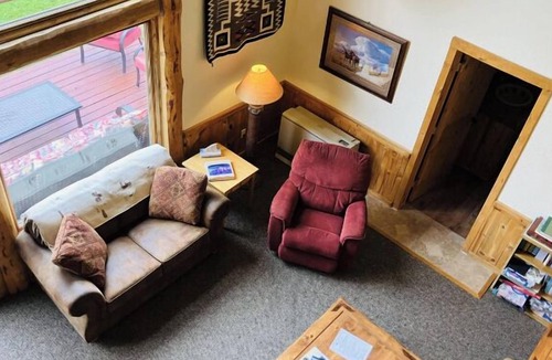 Wolf Creek Cabin | Beautiful, Large and Modern Cabin.