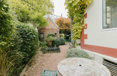 Gare House | Beautiful, large house in a wooded garden