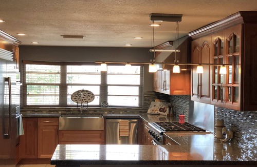 Twin Lakes House | Beautiful Large Waterfront Property with Pool