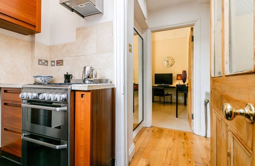 Clapham Apartment | Beautiful light-filled 2 bed flat overlooking Clapham Common