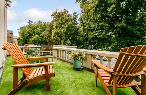 Clapham Apartment | Beautiful light-filled 2 bed flat overlooking Clapham Common