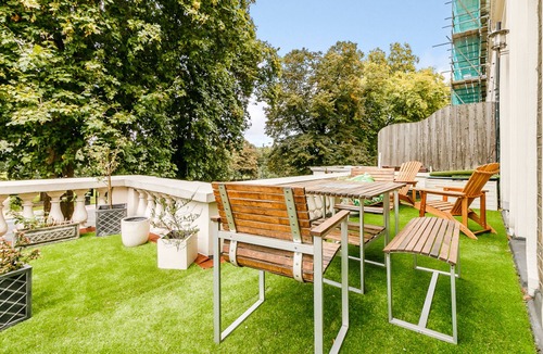 Clapham Apartment | Beautiful light-filled 2 bed flat overlooking Clapham Common