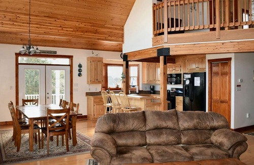 Cape Charles House | Beautiful Lindal Cedar Home Near Beach! Private Pool!