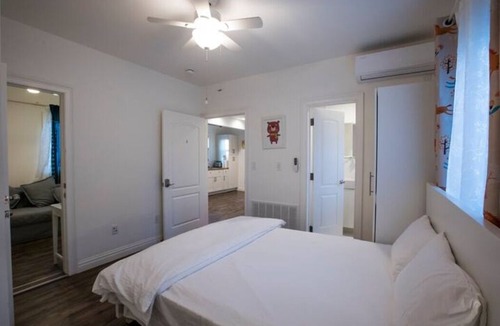 East Flushing House | Beautiful Living! Deck& Outdoor Kitchen!