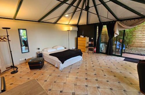 Meulan-en-Yvelines Apartment | Beautiful loft for 2 with lovely terrace in a quiet location