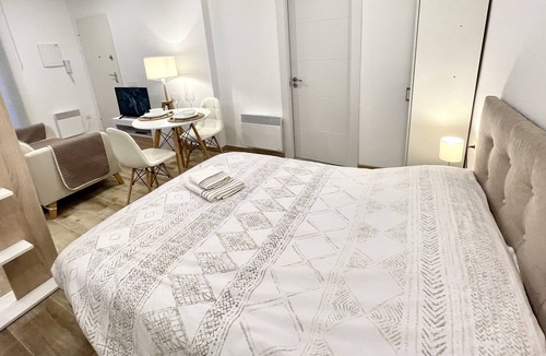 Barri Antic Apartment | Beautiful Loft Two in Manresa