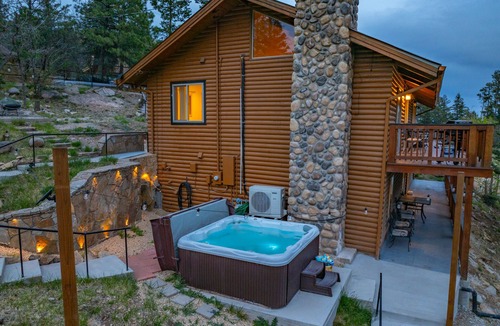 Ruidoso Cabin | Beautiful log cabin high above the Rio Ruidoso River. The Log & Order Cabin.