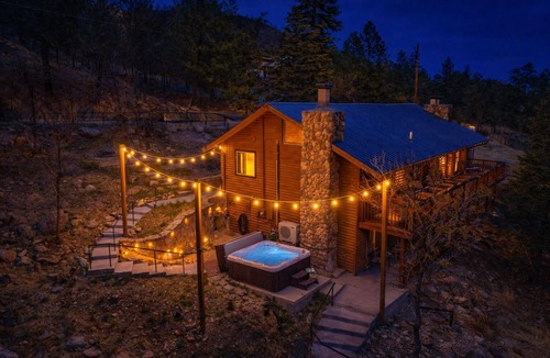 Ruidoso Cabin | Beautiful log cabin high above the Rio Ruidoso River. The Log & Order Cabin.