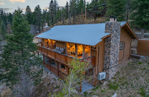 Ruidoso Cabin | Beautiful log cabin high above the Rio Ruidoso River. The Log & Order Cabin.