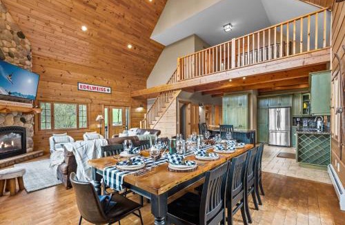 Ellicottville Ski Chalet | Beautiful Log Cabin! Hot-Tub, Bonfire & Private Yet 4 Mins to Downtown!
