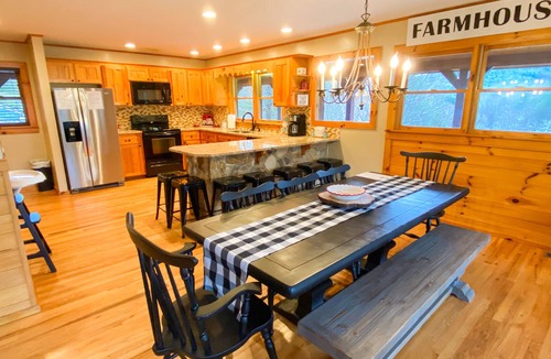 Piney Creek Cabin | Beautiful Log Cabin with Private Pond & Dock Memorial Day Weekend Just Opened Up
