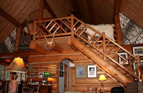 Saranac Lake House | Beautiful Log Cabin with Jacuzzi Bathtub in the heart of Adirondack State Park