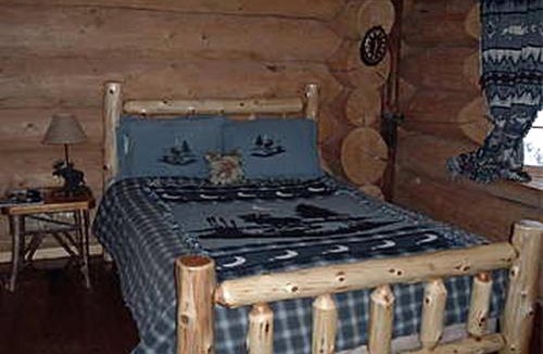 Saranac Lake House | Beautiful Log Cabin with Jacuzzi Bathtub in the heart of Adirondack State Park