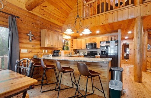 Big Bay House | BEAUTIFUL LOG HOME ON THE WESTERN SHORES OF LAKE PETENWELL
