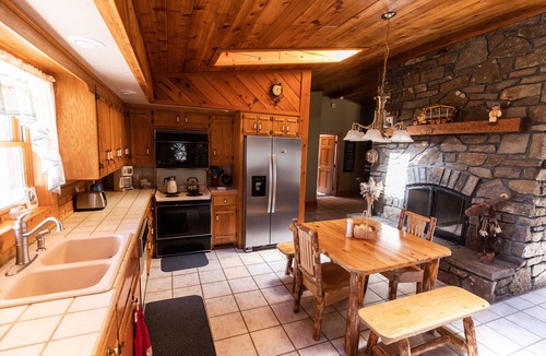 Russell Cabin | Beautiful log home retreat located on the Northwest peak of PA/New York boarder