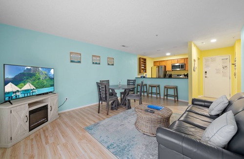 Northeast Virginia Beach Condo | Beautiful Luxury Condo 1.5 blocks from Oceanfront, private parking and a pool