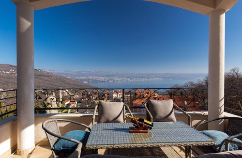 Opric House | Beautiful Luxury Family Villa Emily
