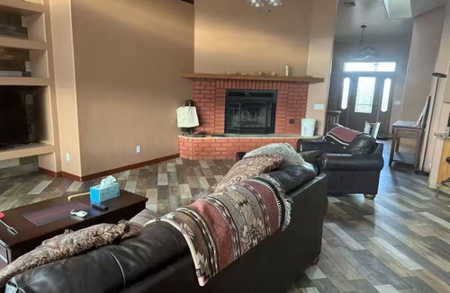 Pearce House | Beautiful, luxury house on gated 10 acres. Quiet and serene.