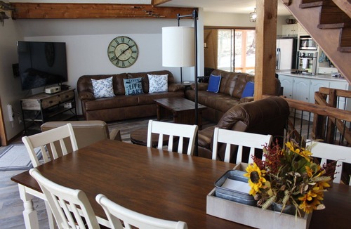 Wagoner Cabin | Beautiful, Majestic Log Cabin Large Game Room and Lake View