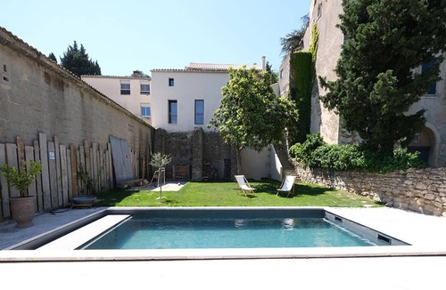 Barbentane House | Beautiful mansion in the heart of the village of Barbentane, sleeps 12