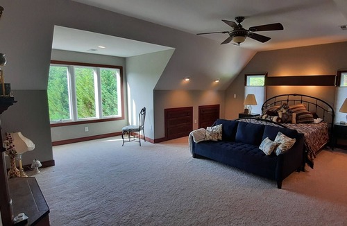Pittsville House | Beautiful mansion w/ 5 bdrms and 7 baths on Leesville Lake. 6Ksqft- Sleeps 14
