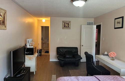 Brampton House | Beautiful Master bedroom with private washroom