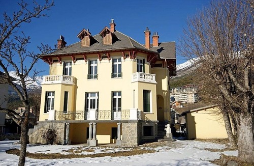 Barcelonnette Villa | beautiful mexican villa lots of charm