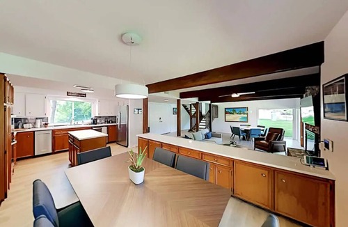 Greenshores House | Beautiful Mid-Century Modern Lakehouse