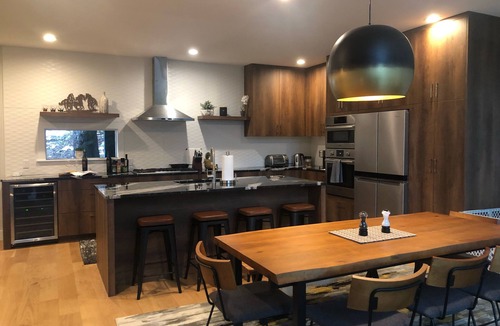 Hyak House | Beautiful Modern Mountain Home with mountain views.
