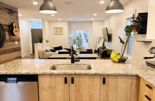 Hamilton House | Beautiful modern 2Bdr sunny home with French decor