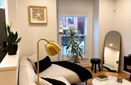 Hamilton House | Beautiful modern 2Bdr sunny home with French decor