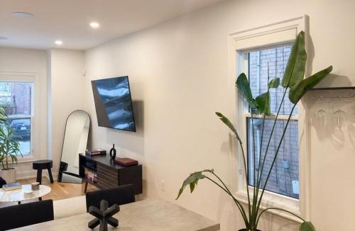 Hamilton House | Beautiful modern 2Bdr sunny home with French decor