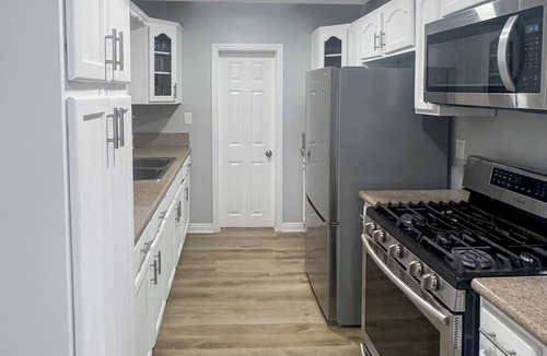 Compton House | Beautiful & modern 3-bedroom home in Compton CA, with a great outdoor space.
